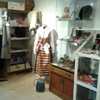 Ateljé folkdräkter